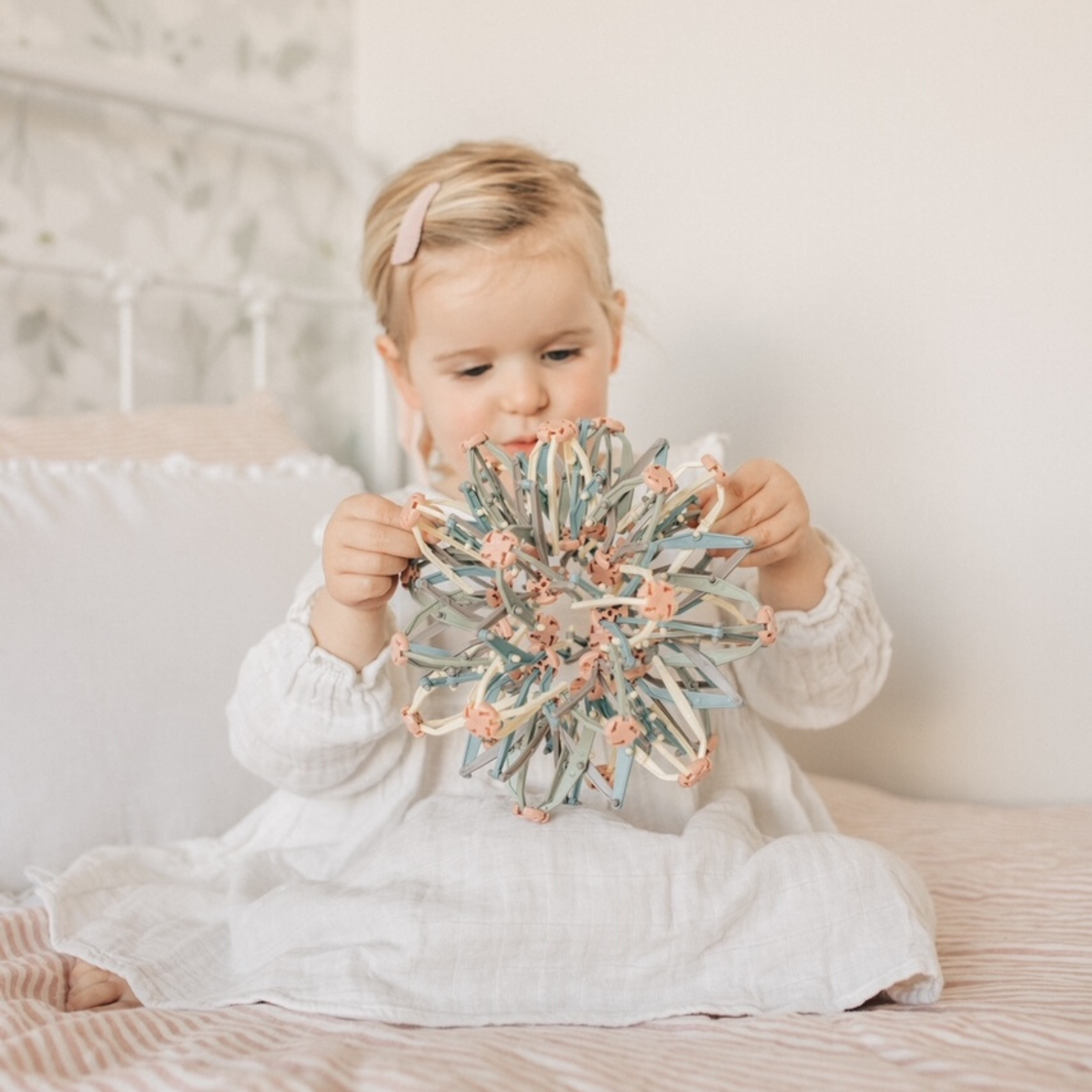 Mindful and Co Kids Mindfulness Magic Ball - Sensory Fidget for Calm & Focus